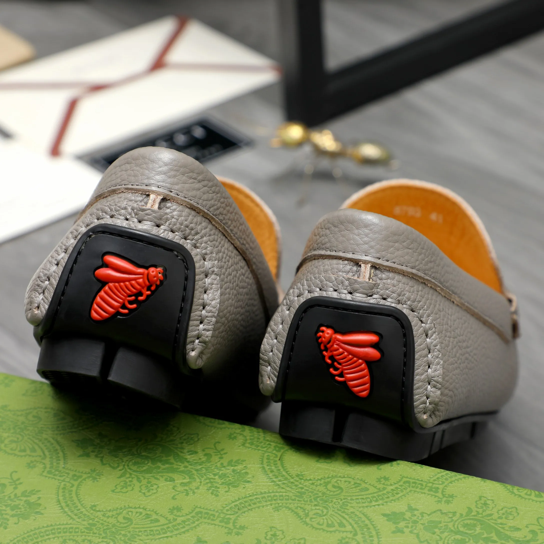 Men's shoes 💰360 Product trademark: GUCCI "Gucci" casual slip-on men's shoes Regular size: 38-45 Product materials: Selected pebbled cowhide upper, pigskin lining, rubber outsole